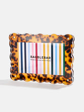 Picture Perfect Horizontal Acrylic Frame - Scalloped Shape